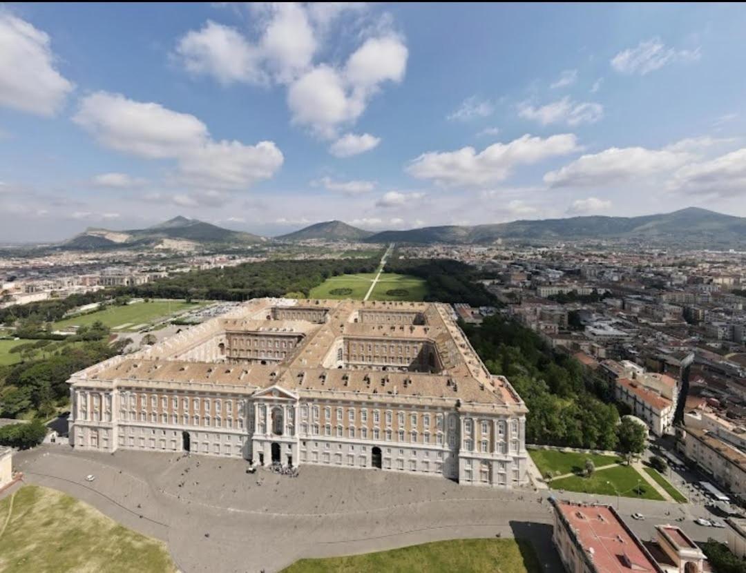 ホテル Royal Palace Gate San Nicola La Strada エクステリア 写真
